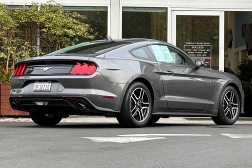 2022 Ford Mustang EcoBoost