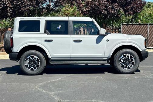 Avalanche Gray 2026 Ford Bronco Outer Banks