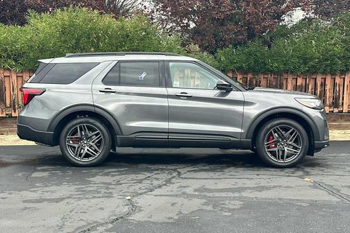 Carbonized Gray Metallic 2027 Ford Explorer ST-Line
