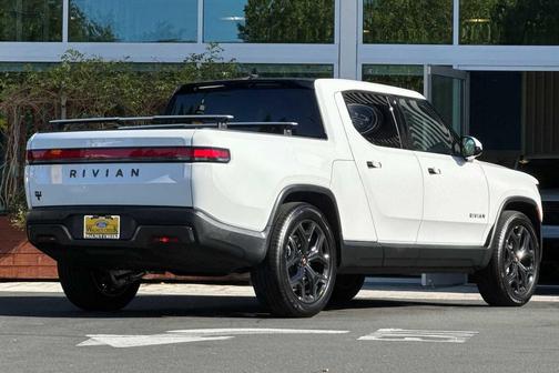 Glacier White 2026 Rivian R1T Dual Motor Max Pack 4D Crew Cab