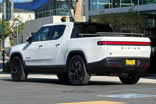 Glacier White 2026 Rivian R1T Dual Motor Max Pack 4D Crew Cab