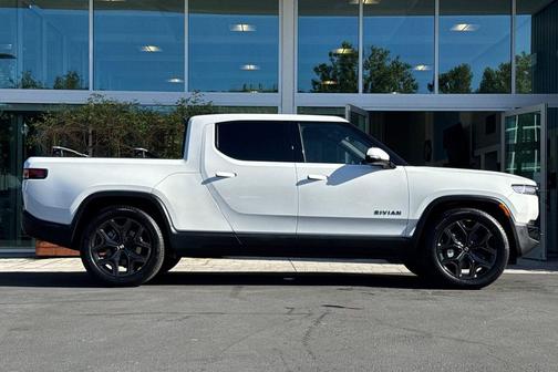 Glacier White 2026 Rivian R1T Dual Motor Max Pack 4D Crew Cab