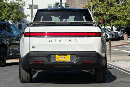 Glacier White 2026 Rivian R1T Dual Motor Max Pack 4D Crew Cab