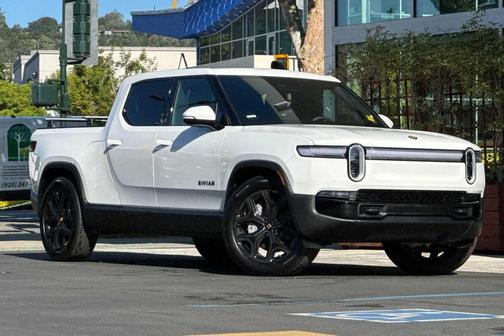 Glacier White 2026 Rivian R1T Dual Motor Max Pack 4D Crew Cab