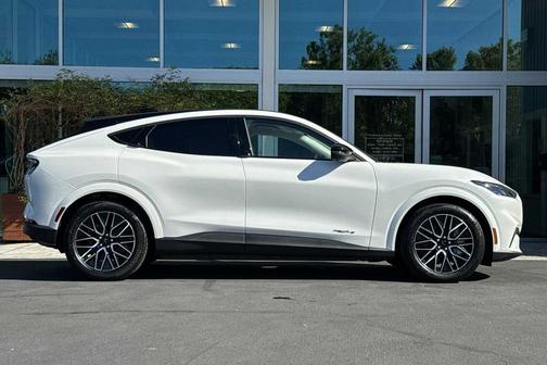 Star White Metallic Tri-Coat 2026 Ford Mustang Mach-E Premium