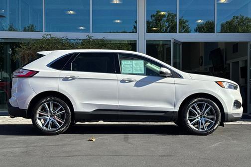 Star White Metallic Tri-Coat 2023 Ford Edge Titanium