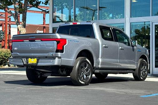2025 Ford F-150 Lightning LARIAT