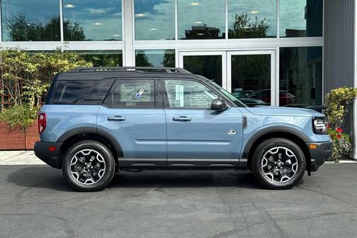 Azure Gray Metallic Tri-Coat 2026 Ford Bronco Sport Outer Banks