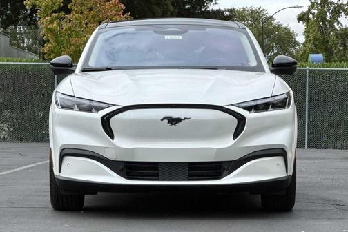 Star White Metallic Tri-Coat 2026 Ford Mustang Mach-E Premium