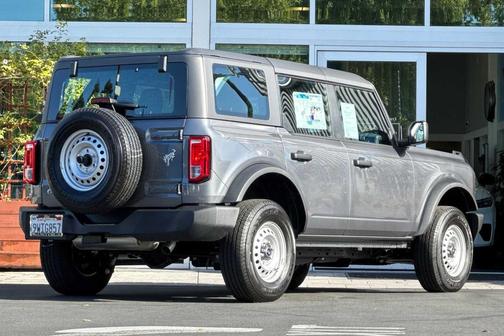 Carbonized Gray Metallic 2025 Ford Bronco Base
