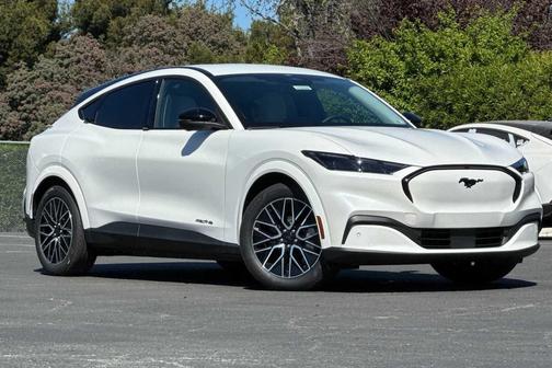 Star White Metallic Tri-Coat 2026 Ford Mustang Mach-E Premium