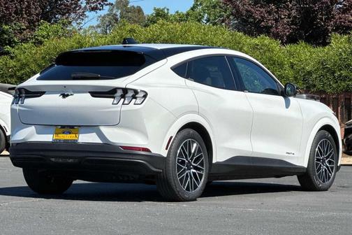 Star White Metallic Tri-Coat 2026 Ford Mustang Mach-E Premium
