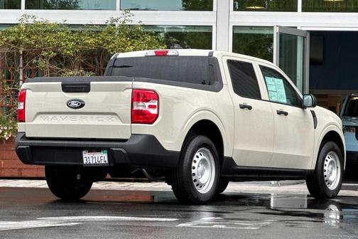 Desert Sand 2025 Ford Maverick XL