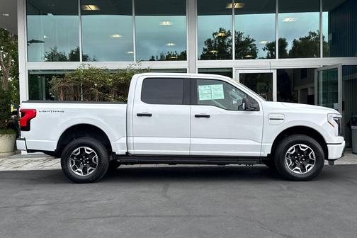 Oxford White 2023 Ford F-150 Lightning XLT