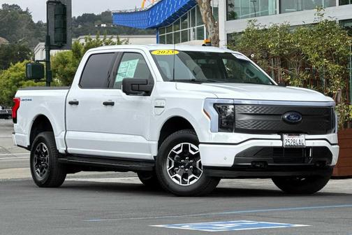 Oxford White 2023 Ford F-150 Lightning XLT