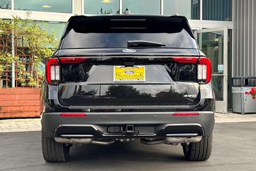 Agate Black Metallic 2026 Ford Explorer ST-Line