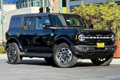 Shadow Black 2025 Ford Bronco Outer Banks