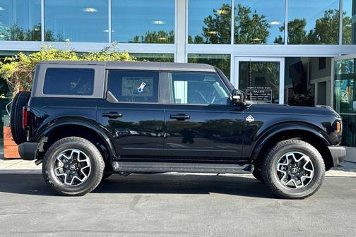 Shadow Black 2025 Ford Bronco Outer Banks