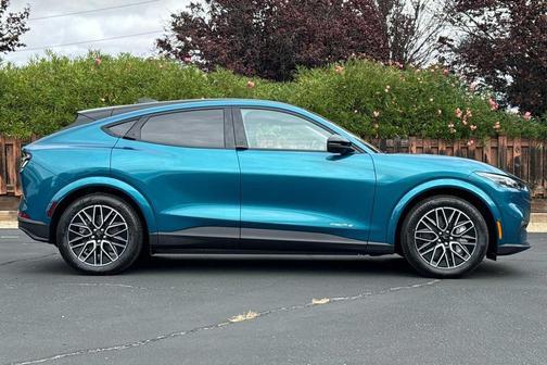 Adriatic Blue Metallic 2026 Ford Mustang Mach-E Premium