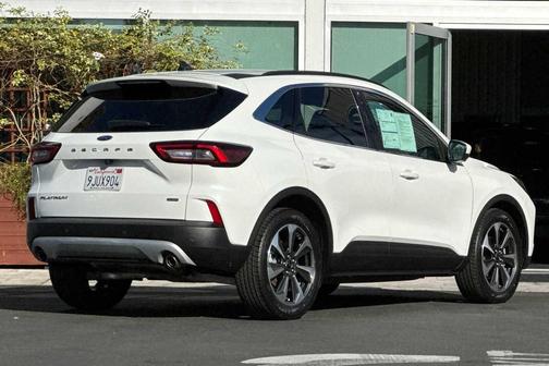 Star White Metallic Tri-Coat 2023 Ford Escape Platinum