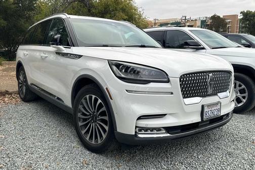 Pristine White Metallic Tri-Coat 2020 Lincoln Aviator Reserve