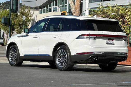 Pristine White Metallic Tri-Coat 2020 Lincoln Aviator Reserve