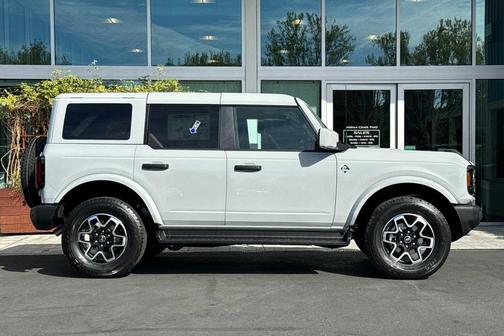 Avalanche Gray 2026 Ford Bronco Outer Banks