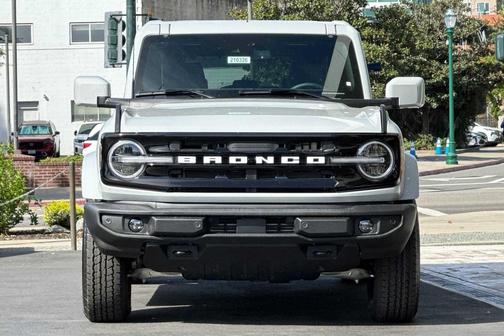 Avalanche Gray 2026 Ford Bronco Outer Banks