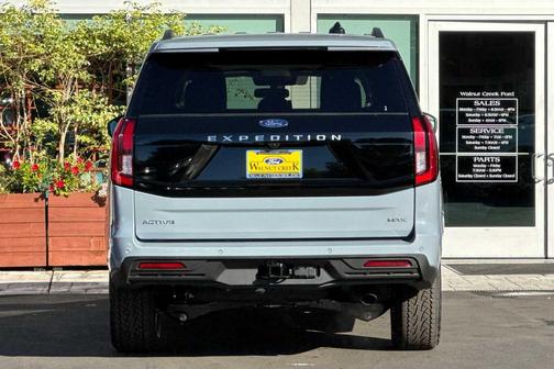 Glacier Gray Metallic TriCoat 2025 Ford Expedition Max Active 4x4