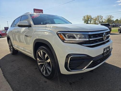Pure White 2022 Volkswagen Atlas Cross Sport 3.6L V6 SEL Premium R-Line
