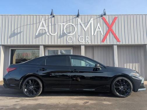 2022 Toyota Avalon Hybrid XSE Nightshade