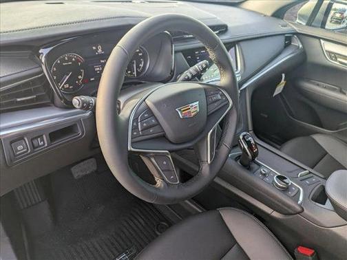 2025 Cadillac XT5 Luxury