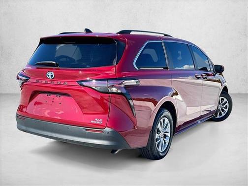 2024 Toyota Sienna XLE
