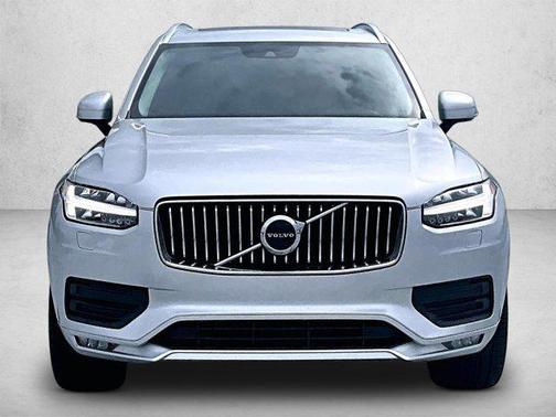 Bright Silver Metallic 2021 Volvo XC90 T5 Momentum