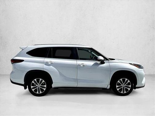 Wind Chill Pearl 2024 Toyota Highlander Hybrid XLE