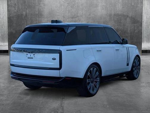 2023 Land Rover Range Rover P530 SE