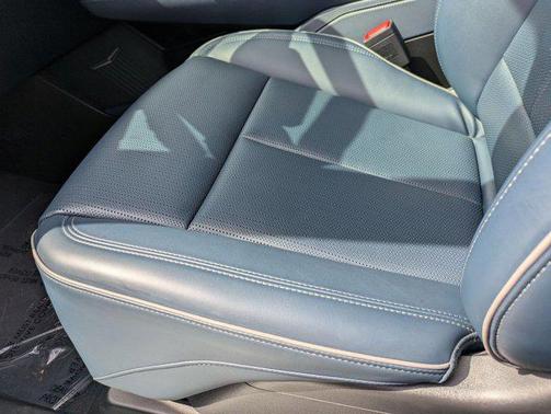 2025 Cadillac Escalade IQ Luxury 2