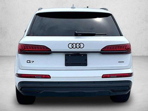 Glacier White Metallic 2023 Audi Q7 45 Premium Plus