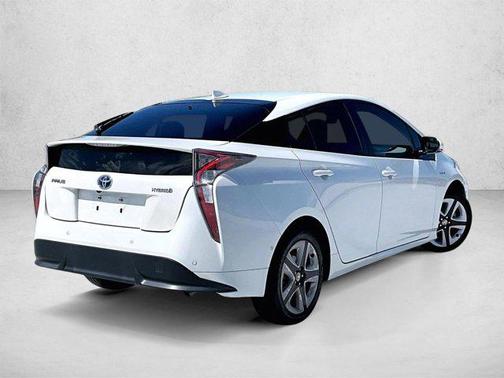 Blizzard Pearl 2018 Toyota Prius Three Touring