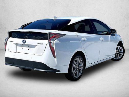 Blizzard Pearl 2018 Toyota Prius Three Touring