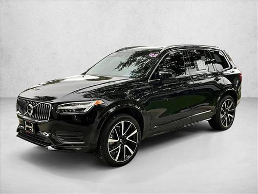 2022 Volvo XC90 T6 Momentum