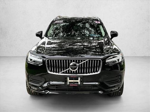 2022 Volvo XC90 T6 Momentum