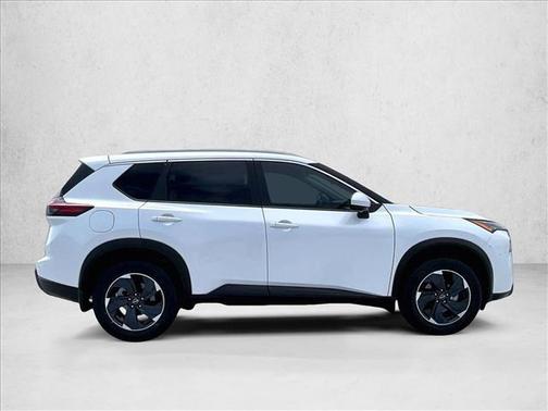 Everest White Pearl 2025 Nissan Rogue SV