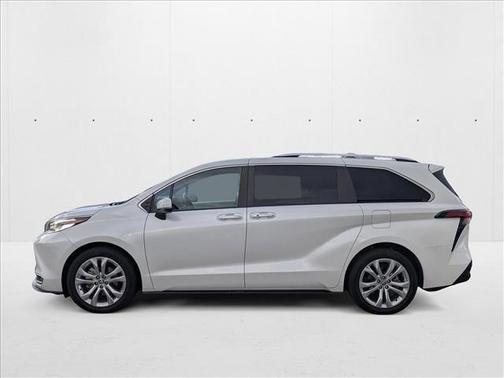 2023 Toyota Sienna Platinum 7 Passenger