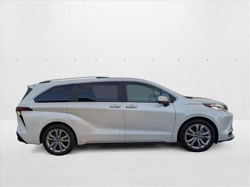 2023 Toyota Sienna Platinum 7 Passenger