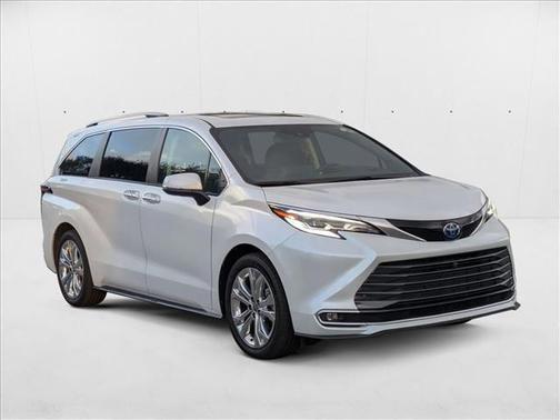 2023 Toyota Sienna Platinum 7 Passenger