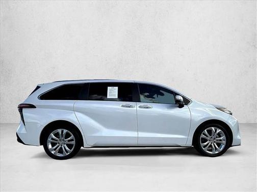 2023 Toyota Sienna Platinum 7 Passenger