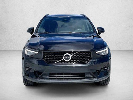 Onyx Black Metallic 2024 Volvo XC40 B5 Plus Dark Theme