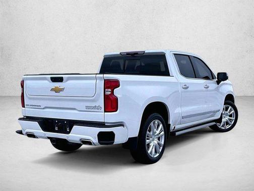Iridescent Pearl Tricoat 2024 Chevrolet Silverado 1500 High Country