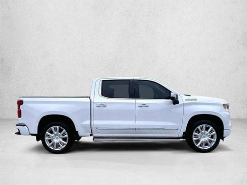 Iridescent Pearl Tricoat 2024 Chevrolet Silverado 1500 High Country